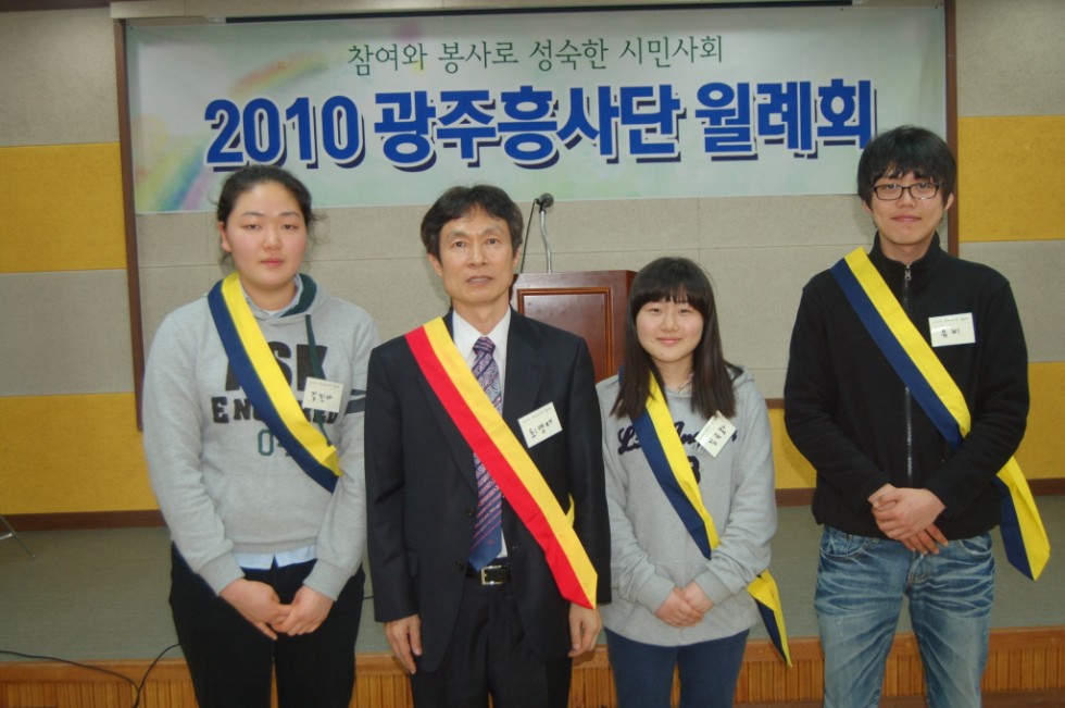 청활대학생아카데미 소속 김진아 김숙화 유비 군의 예비단우 입단식을 축하합니다